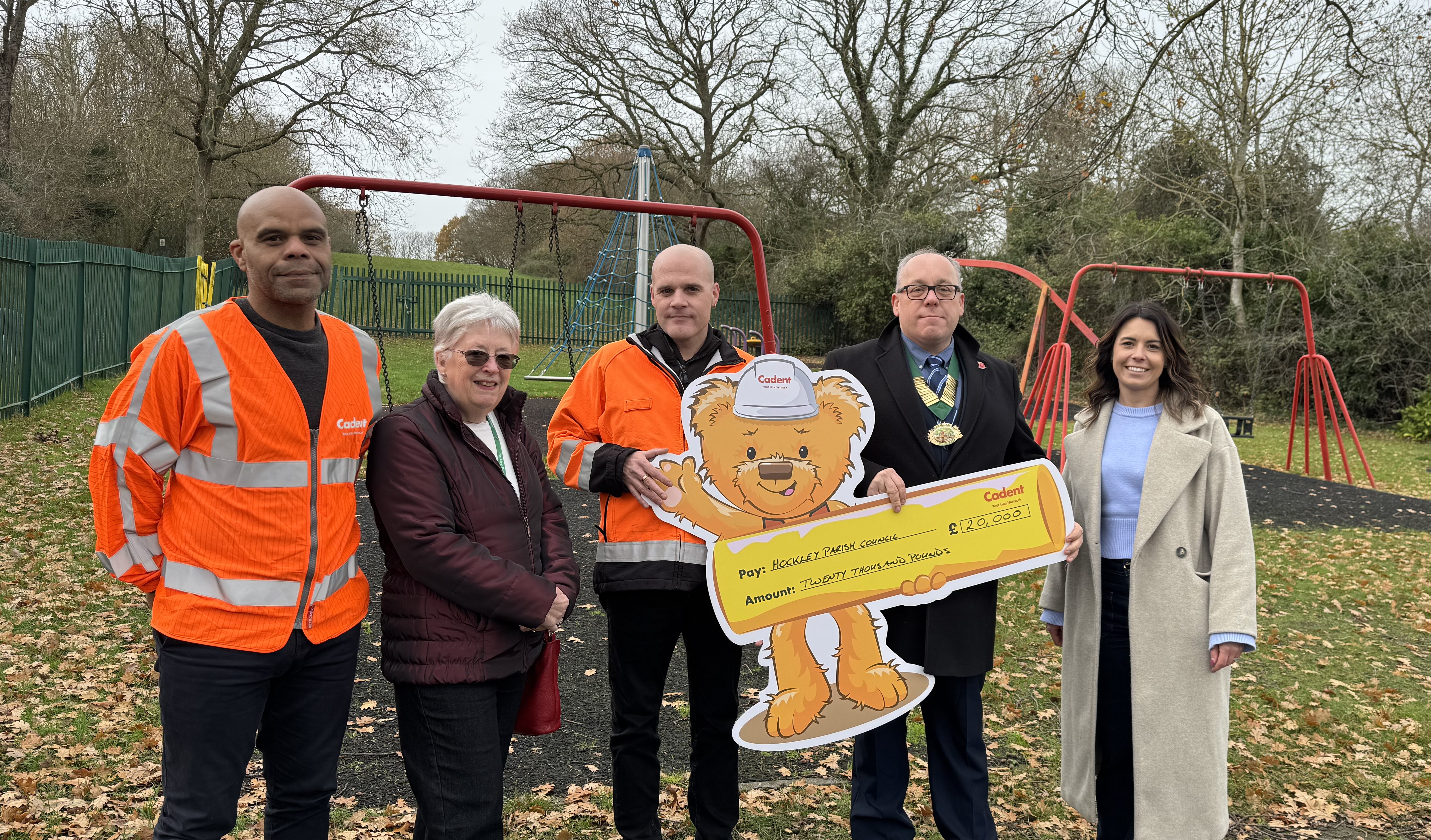 Cadent donating a check of 20 thousand euros