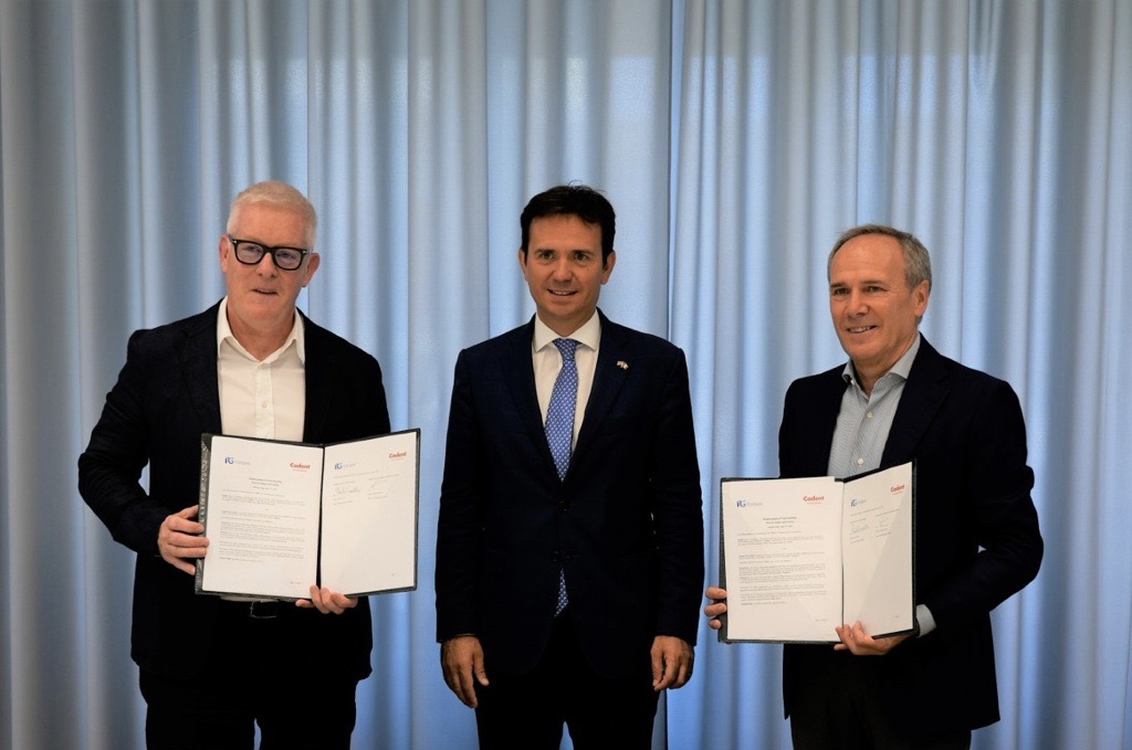 Howard Forster, Chief Executive Officer of Cadent, Alessandro Cattaneo MP, President of the UK-Italy Friendship Group in the Italian Parliament, and Paolo Gallo, Chief Executive Officer (CEO) of Italgas.